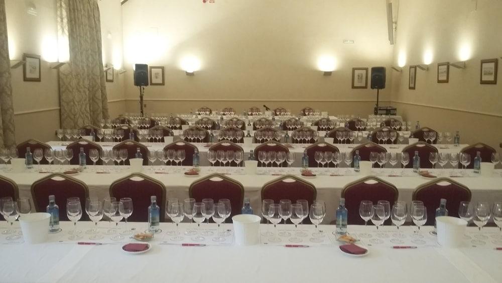 Azz Penafiel Las Claras Hotel & Spa エクステリア 写真