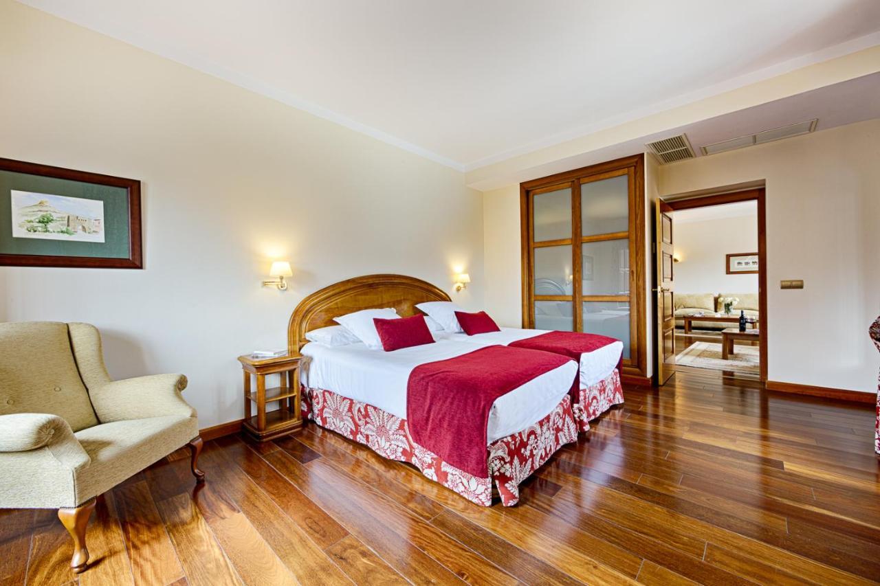 Azz Penafiel Las Claras Hotel & Spa エクステリア 写真
