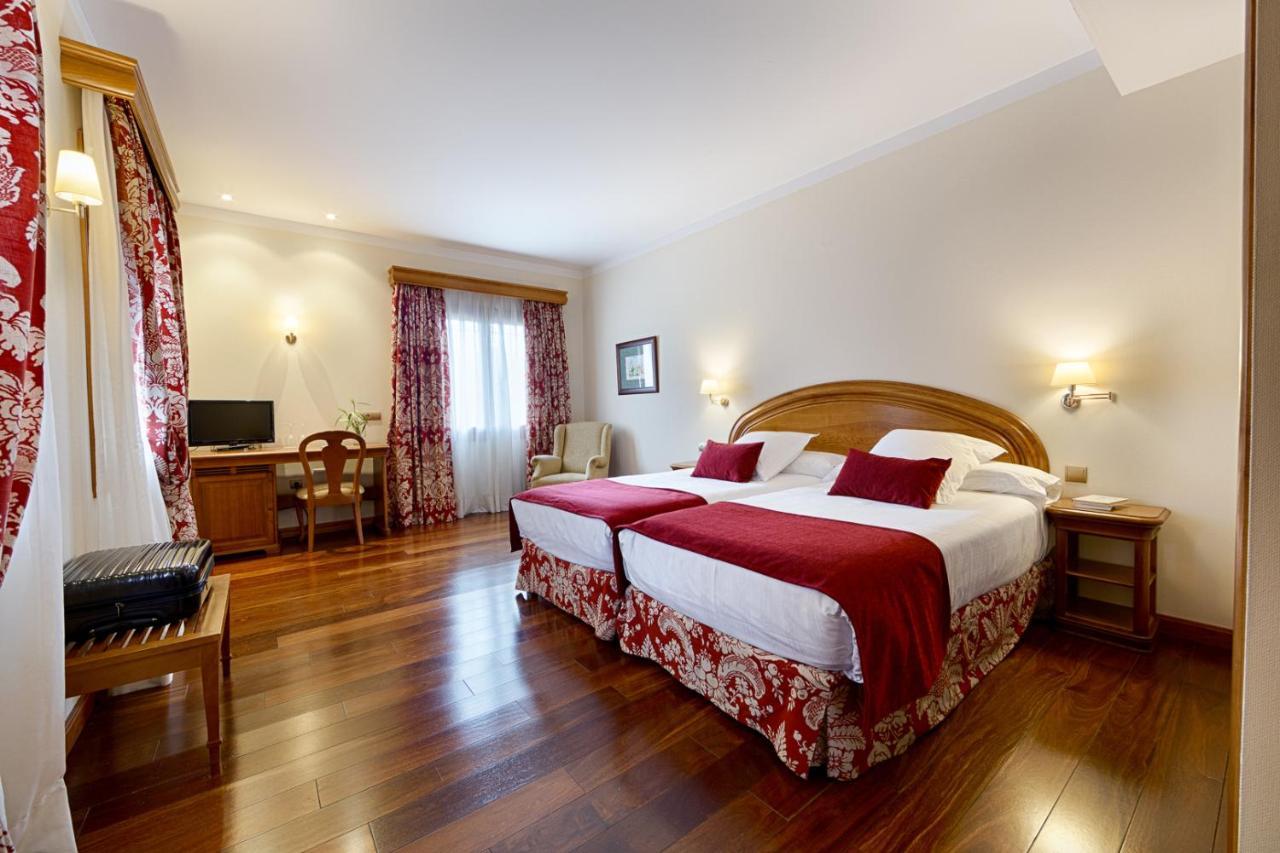 Azz Penafiel Las Claras Hotel & Spa エクステリア 写真