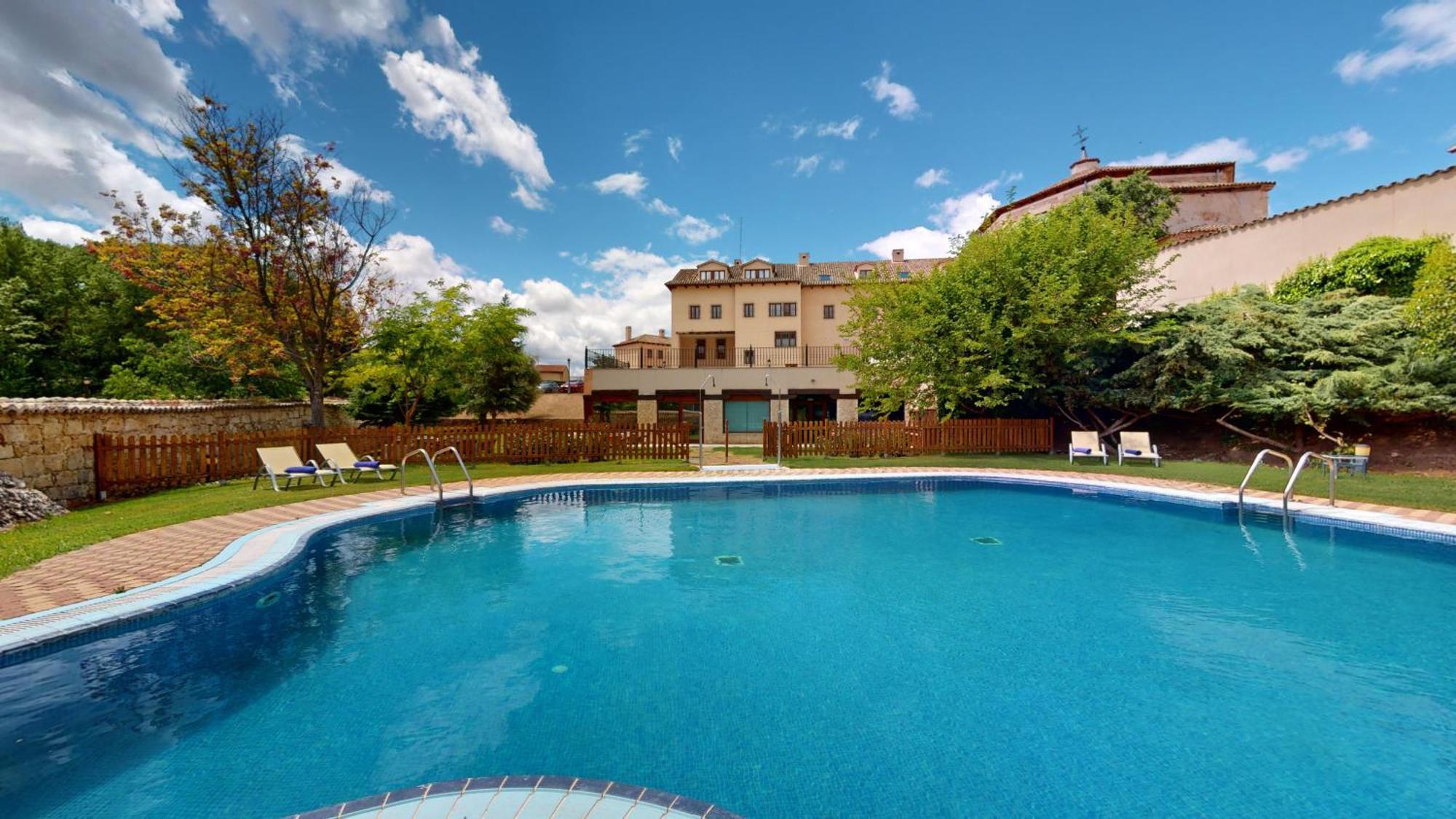 Azz Penafiel Las Claras Hotel & Spa エクステリア 写真